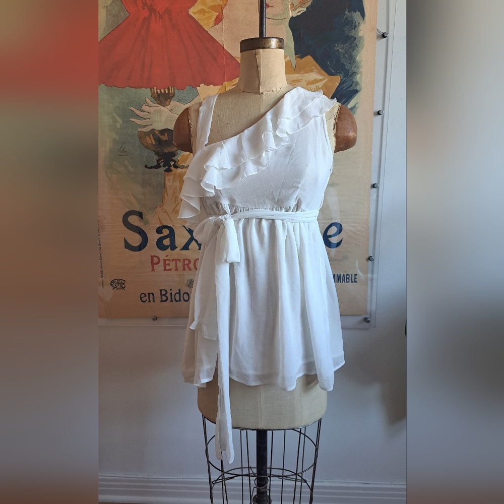Chic White Ruffled Blouse